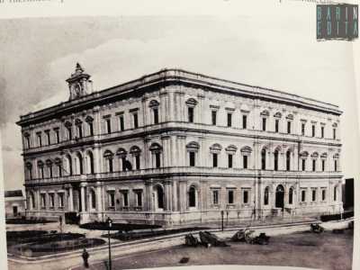 Nacque infatti nel 1939 all�interno dell�Ateneo, con i suoi primi 48 iscritti. L� rimase fino al 1946 quando si spost� nella Camera di Commercio, in corso Cavour